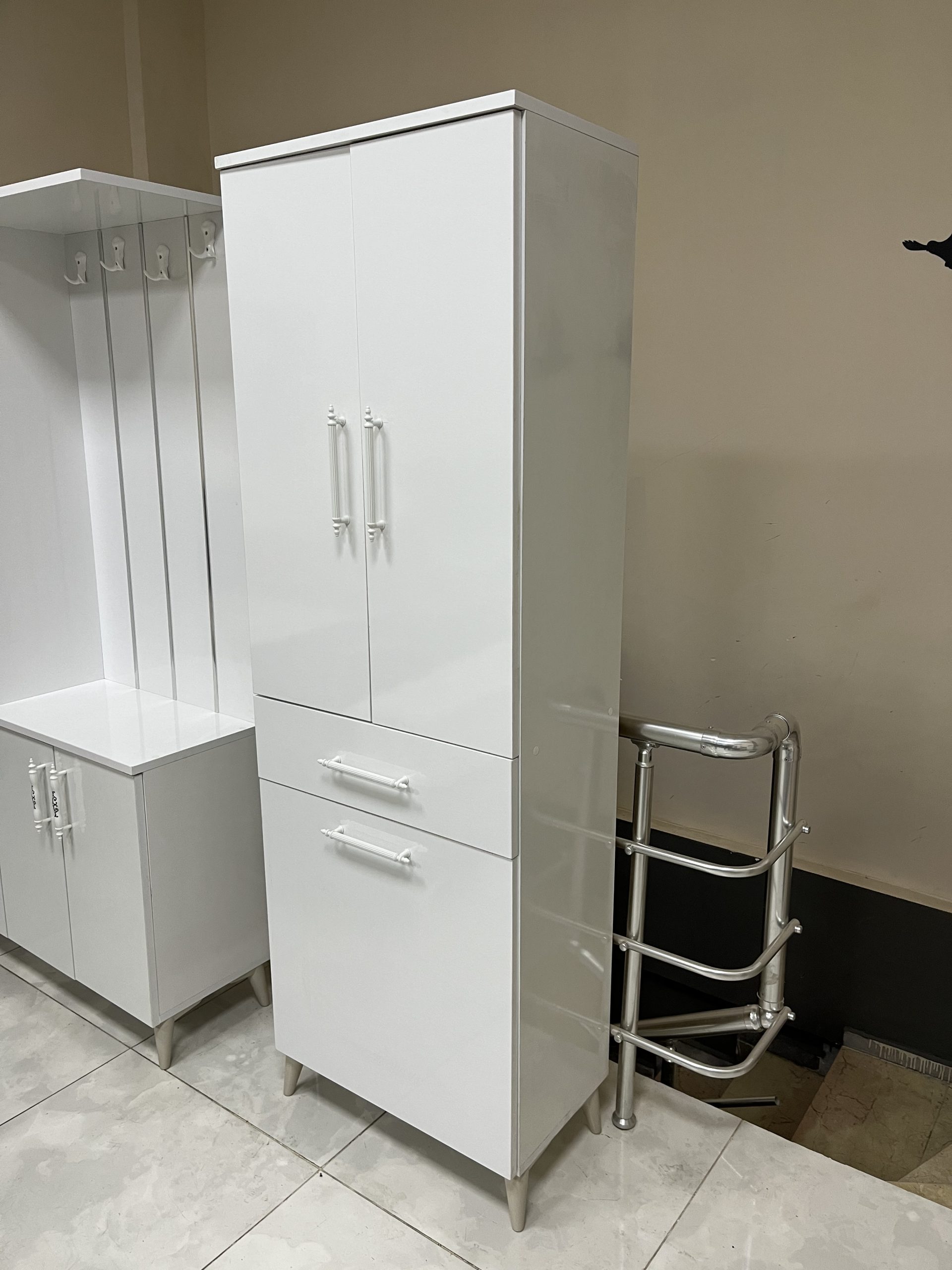 Kirli Sepetli Banyo Dolabı