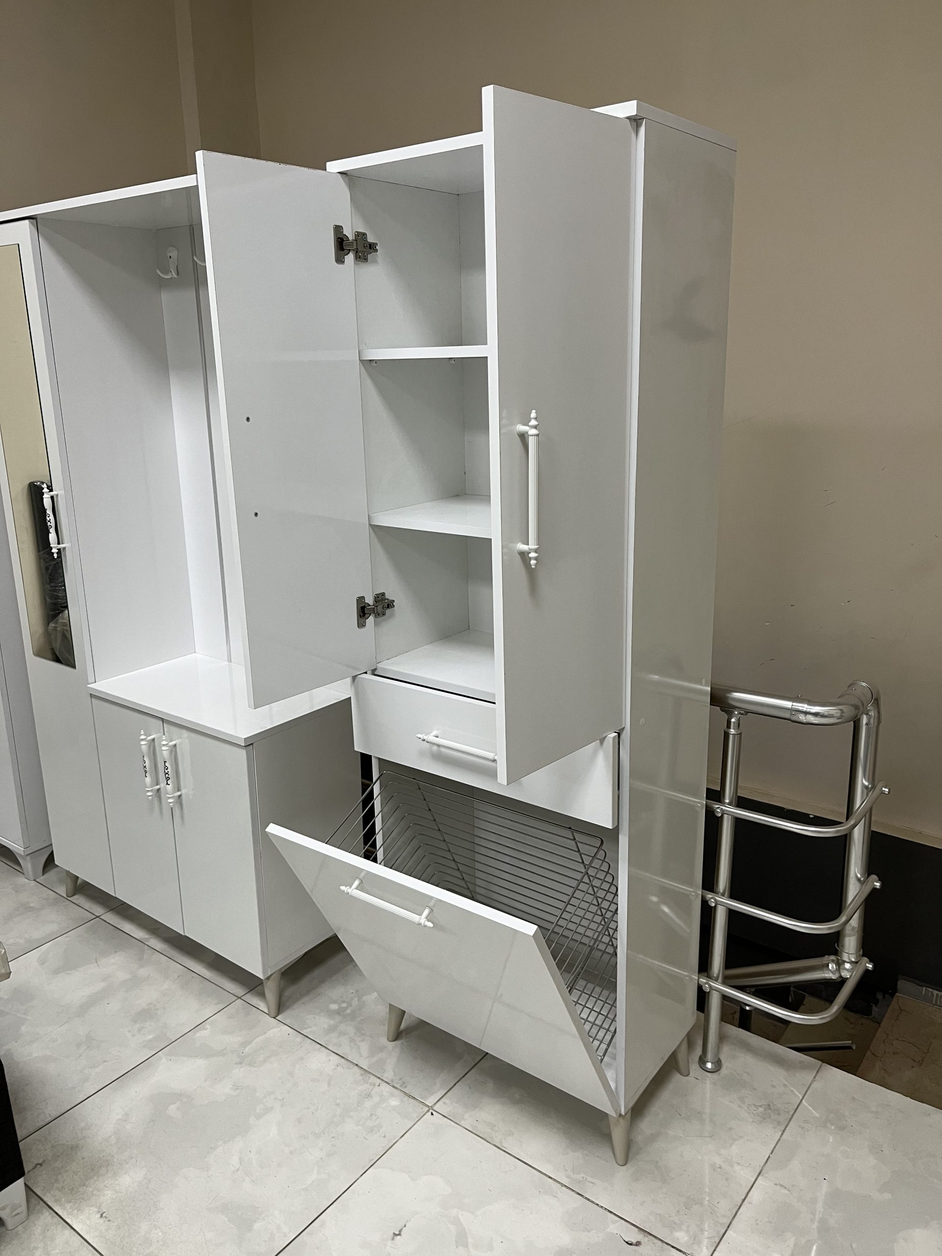 Kirli Sepetli Banyo Dolabı