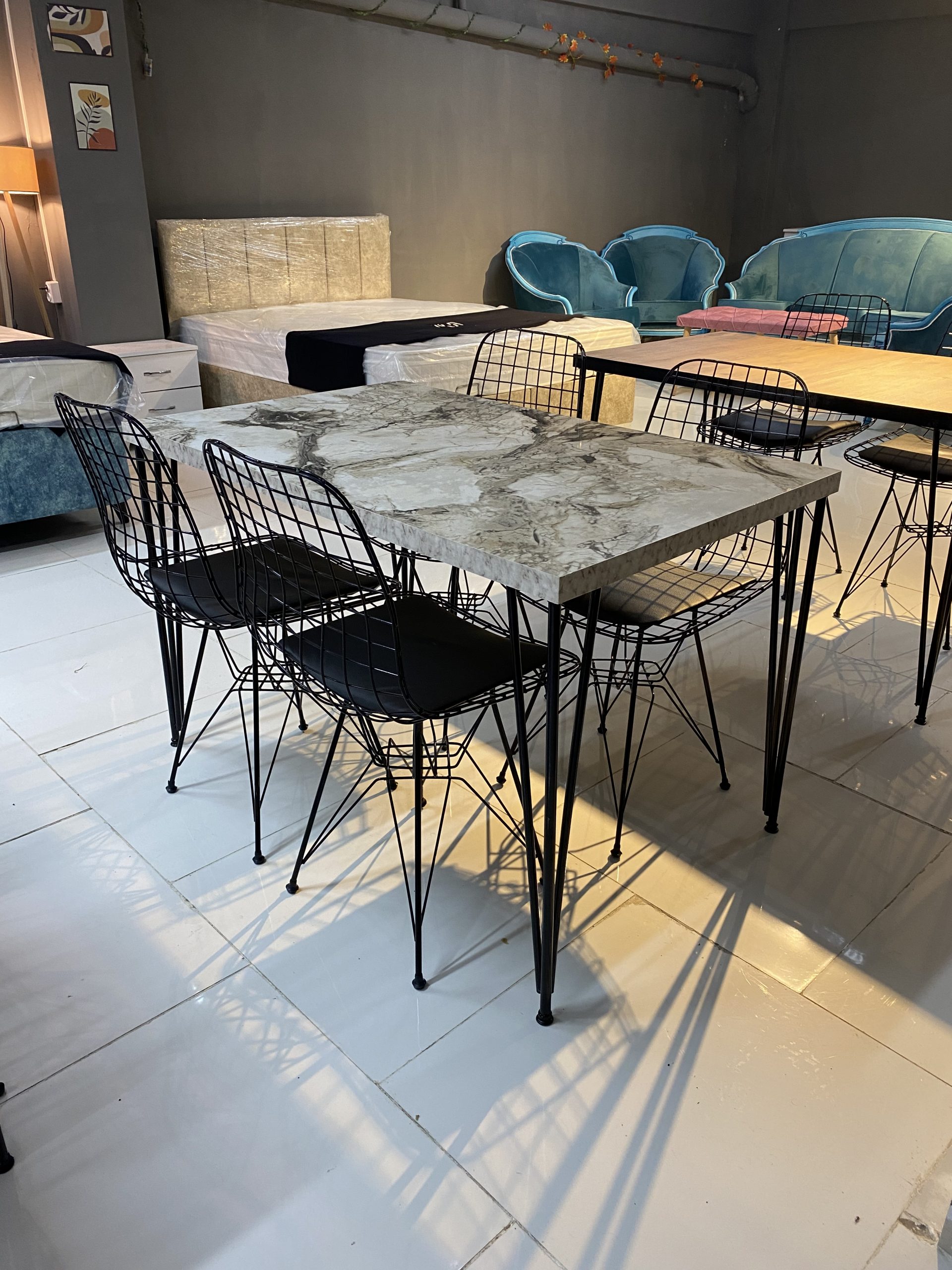 Beyaz Mermer Desenli Sabit Masa Takımı